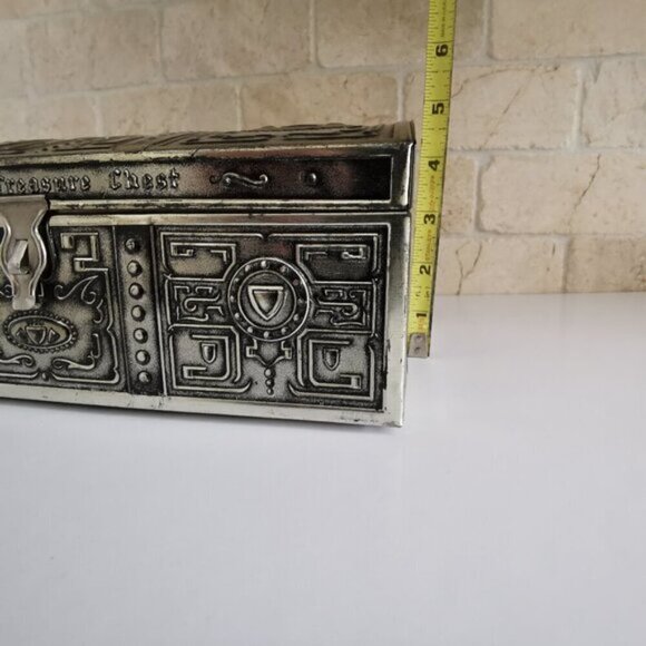 Vintage Holland Treasure Chest Tin Metal Victoria Biscuit Hinged Lid Kids Toy - Picture 10 of 10